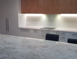 Baker-White-Coloured-Glass-Splashback-by-Graphic-Glass-Services