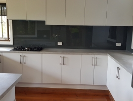 Dulux-Grey-Cabin-Colourback-Glass-Splashback-by-Graphic-Glass-Services