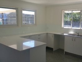 White on Low Iron Glass Splashback by Graphic Glass Services