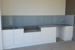 Outdoor Kitchen Splashback by Graphic Glass Services Qld