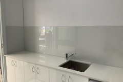 Dulux Peplum with Super Sparkle Laundry Glass Splashback