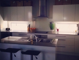 Colour Backed Glass Kitchen Splashback in Baker White by Graphic Glass Services Qld