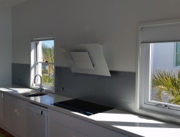 Colourbacked Glass Splashback in Coarse Silver by Graphic Glass Services