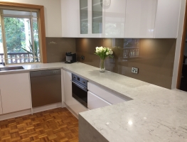 Colourback Toughened Splashback in Bronze Metallic by Graphic Glass Services