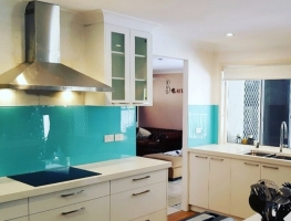 Colourback Glass Kitchen Splashback by Graphic Glass Services Qld