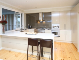 Glass Splashback in Seismic by Graphic Glass Services Qld