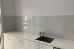 Dulux Peplum with Super Sparkle Laundry Glass Splashback